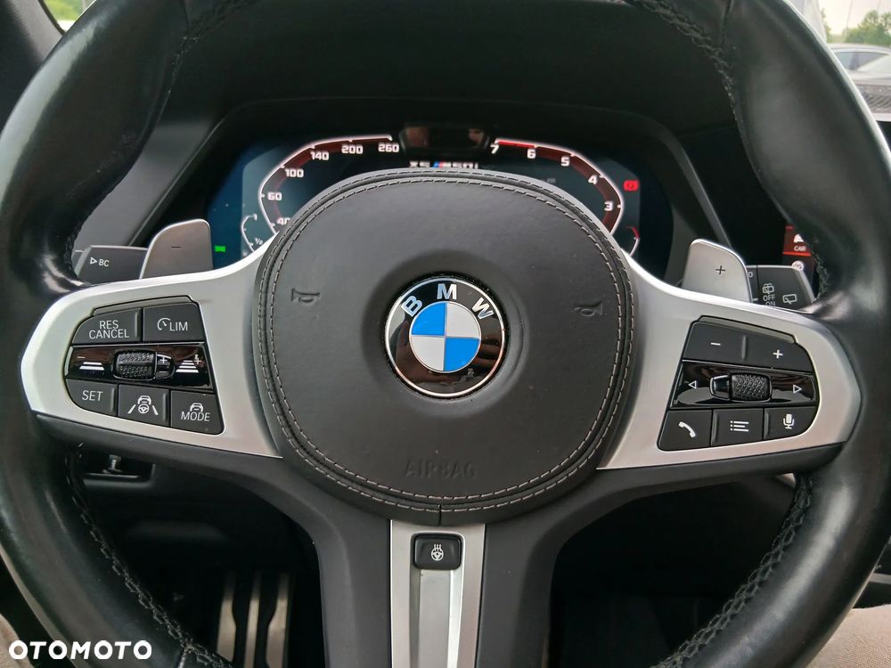 BMW X5 M M50i - 35