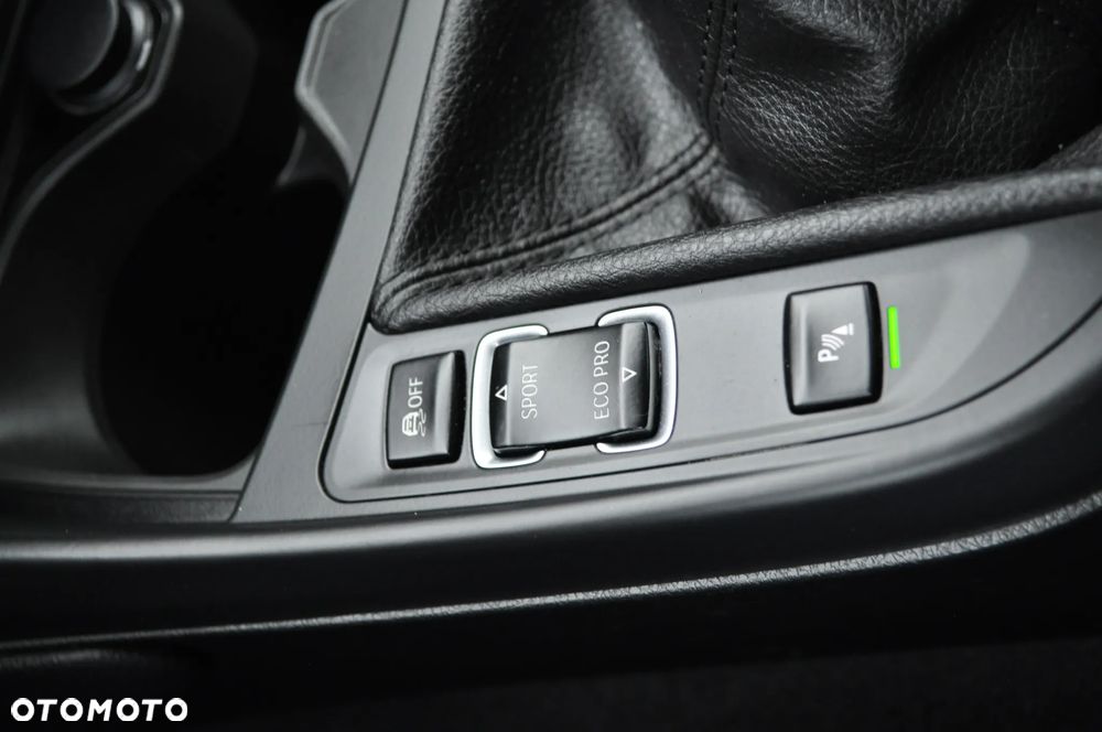 BMW Seria 1 118i - 32