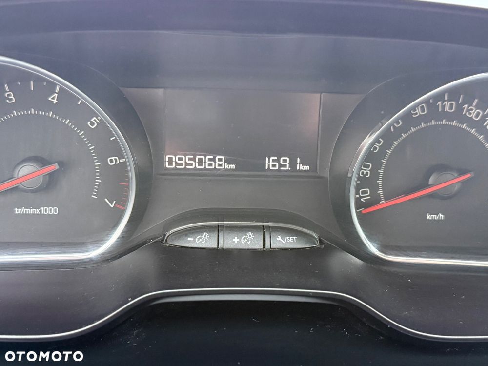 Peugeot 208 1.4 VTi Access - 12