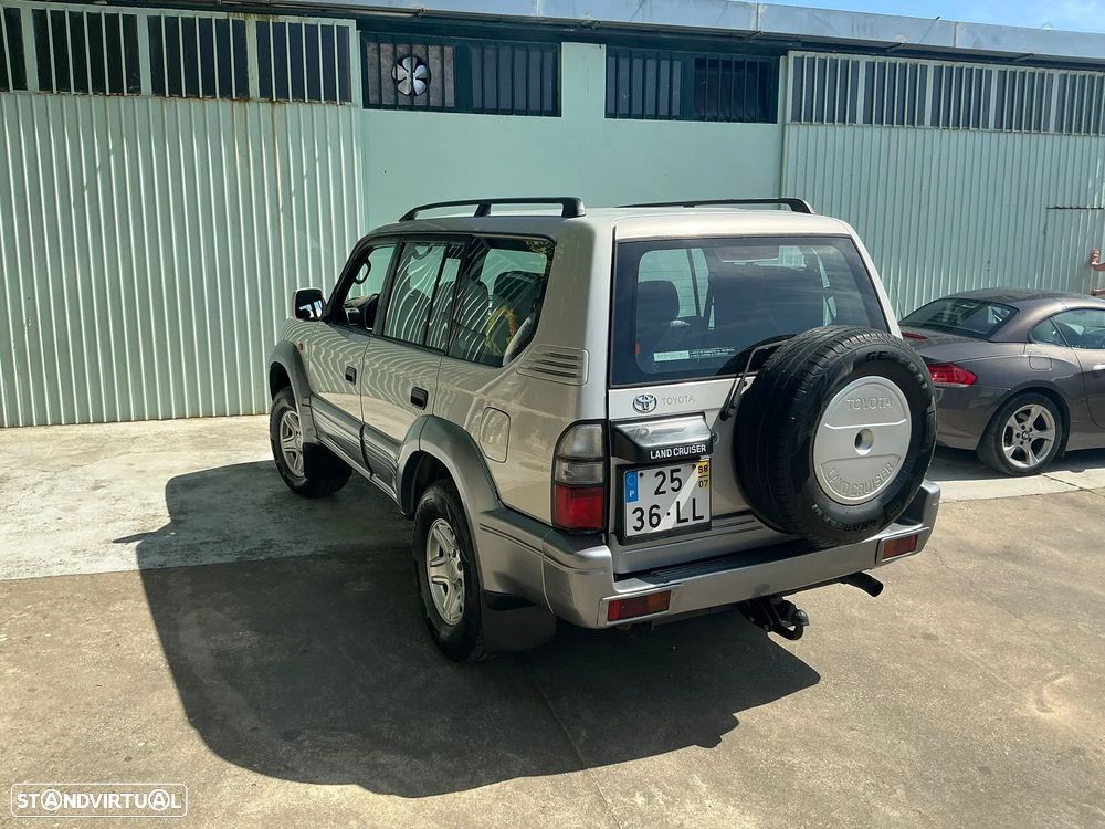 Toyota Land Cruiser - 4
