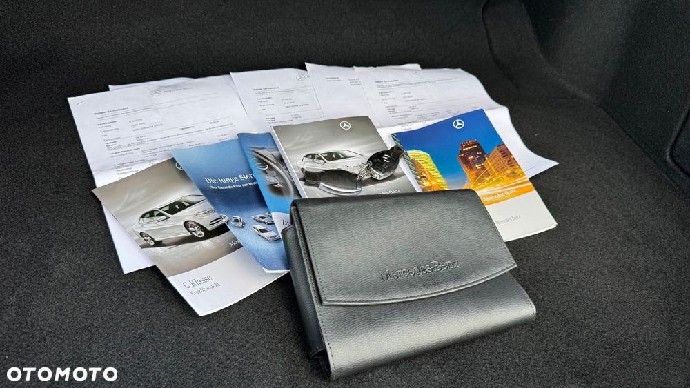 Mercedes-Benz Klasa C 180 CGI Automatik BlueEFFICIENCY Avantgarde - 32