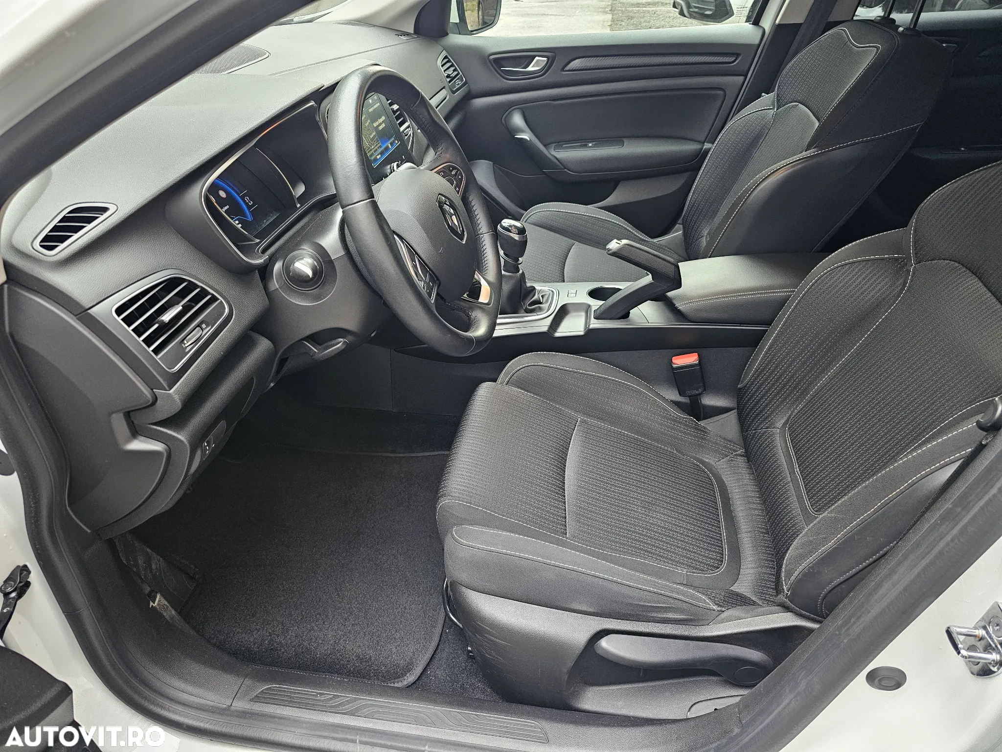 Renault Megane Grandtour BLUE dCi 115 BUSINESS EDITION - 14