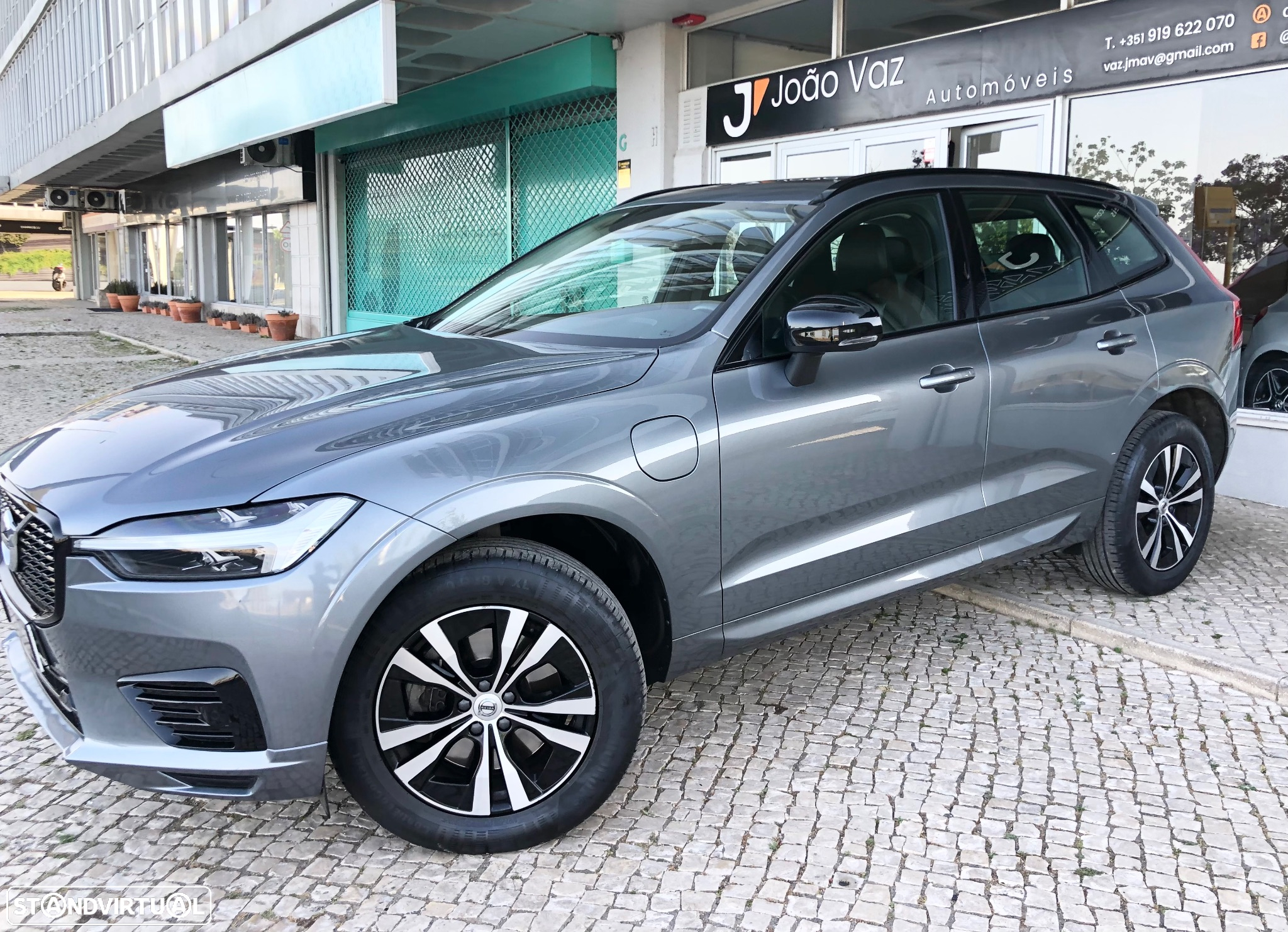Volvo XC 60 2.0 T6 PHEV R-Design Expression AWD - 4