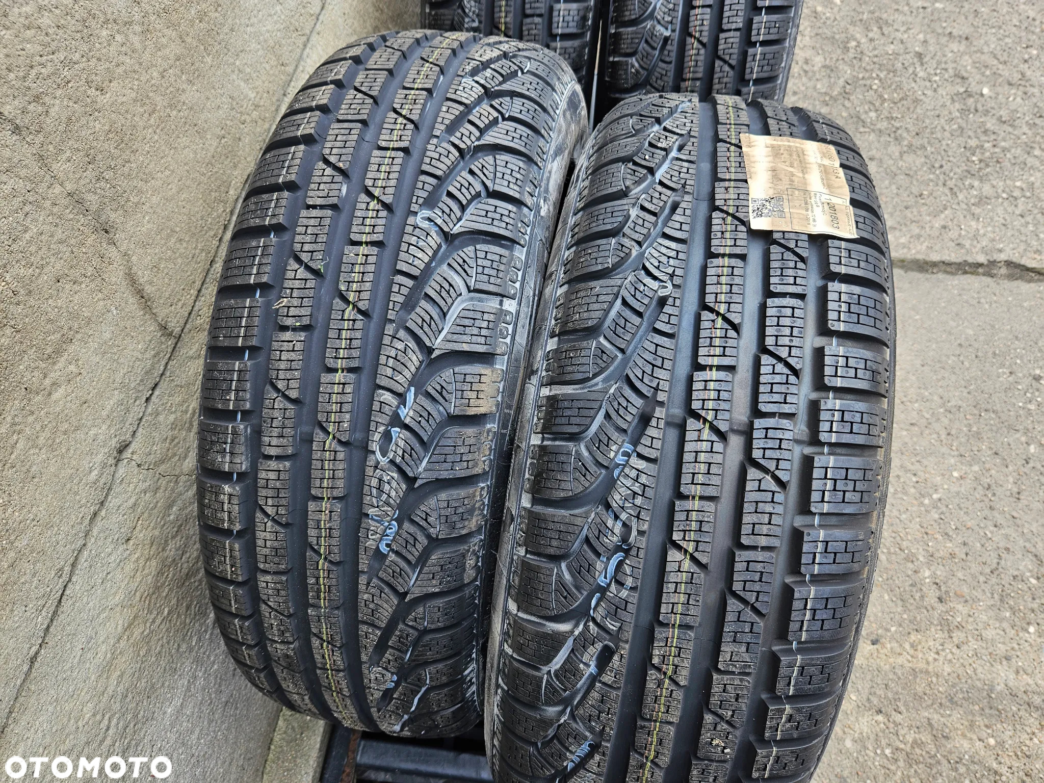 OPONY PIRELLI SOTTOZERO II WINTER 210 215/60 R17 96H. - 3