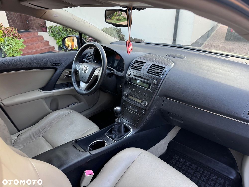 Toyota Avensis 2.0 D-4D - 18