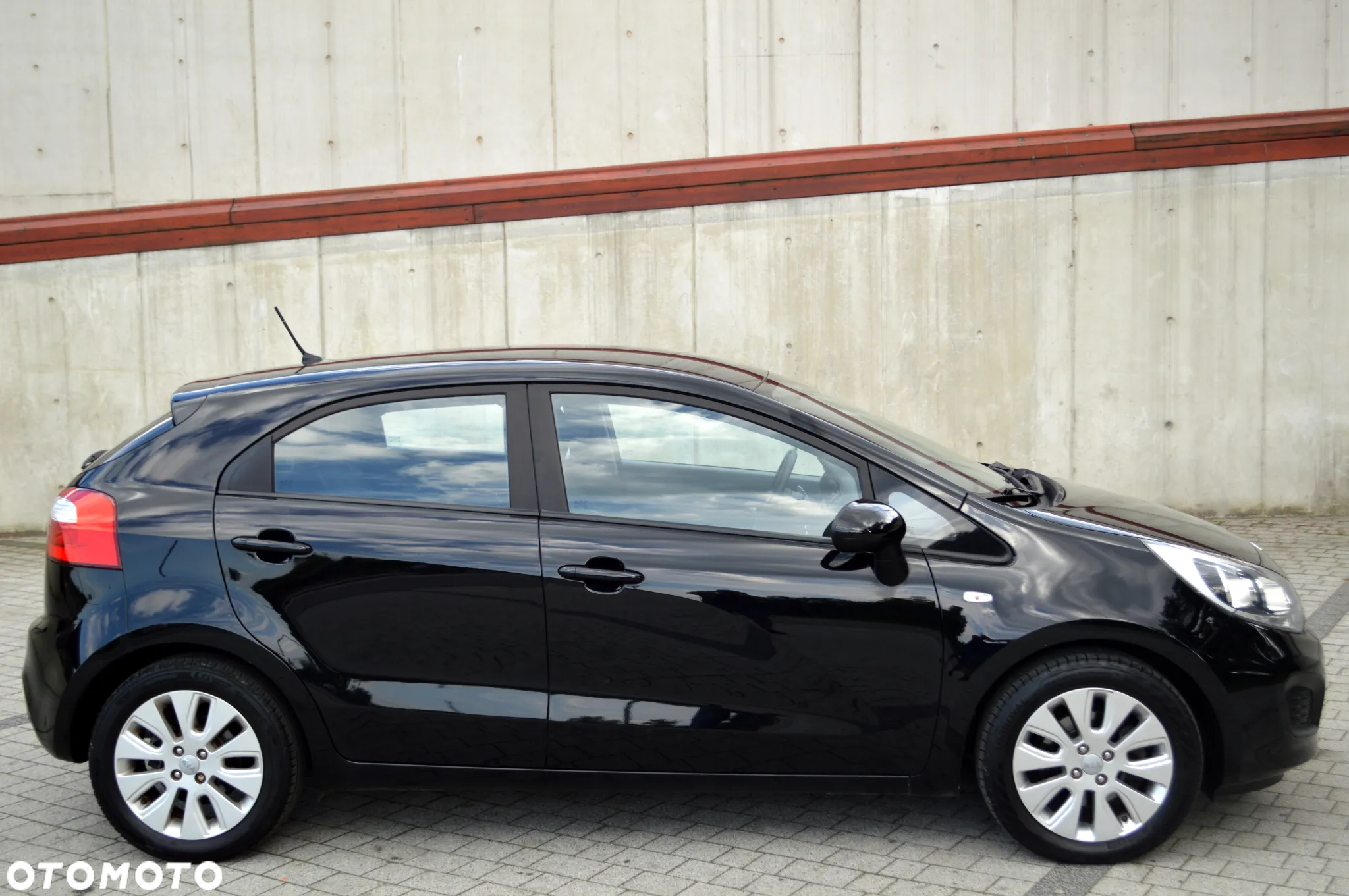 Kia Rio - 8