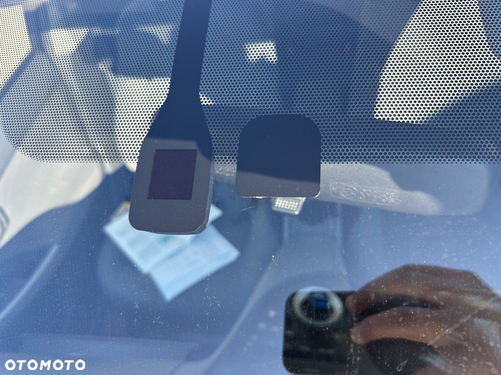 Toyota Prius (Hybrid) Executive - 21