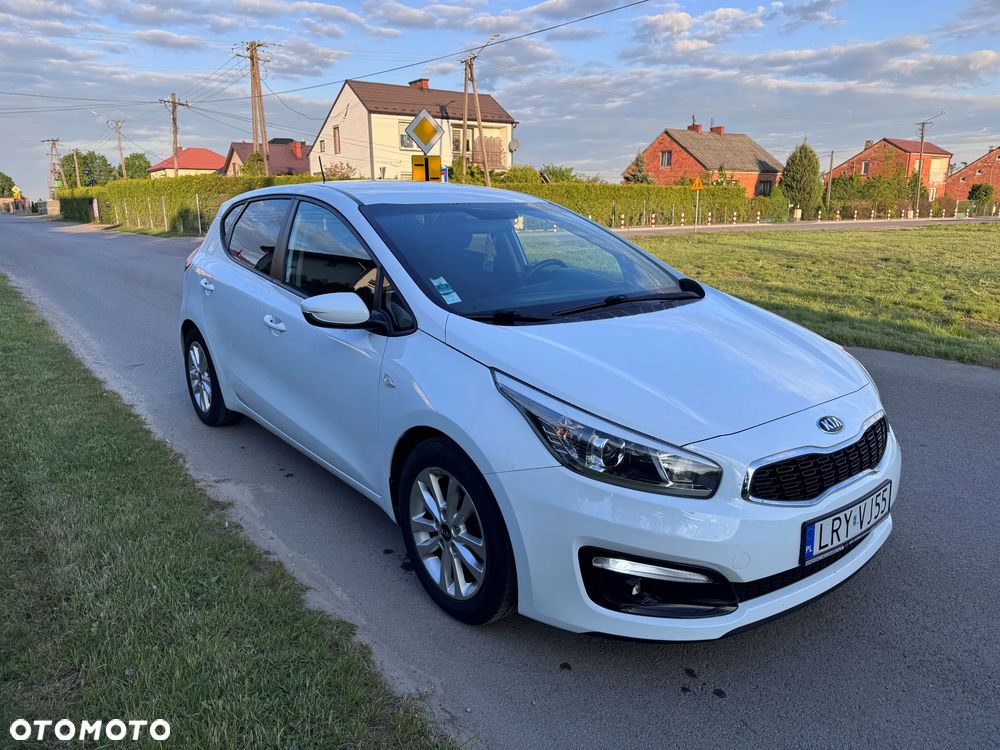 Kia Ceed 1.6 CRDi 136 ISG Dream Team Edition - 2