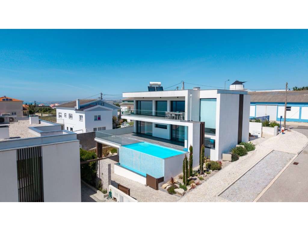 Refúgio costeiro exclusivo com vista para o mar, piscina e área ext... - Grande imagem: 2/60