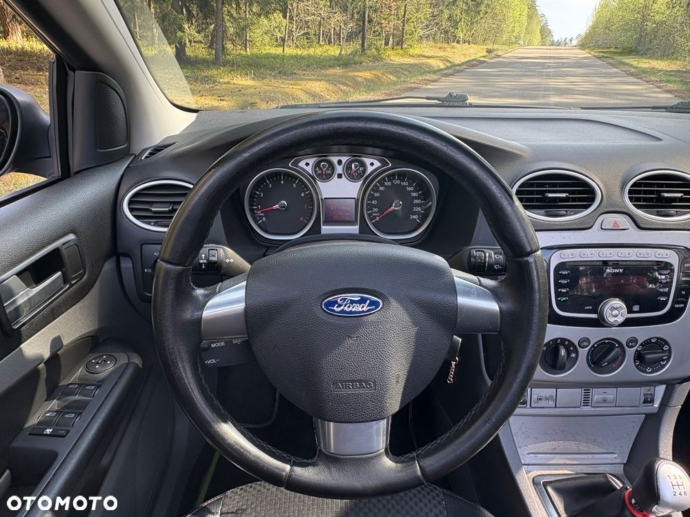 Ford Focus CC 2.0 16V Trend - 11