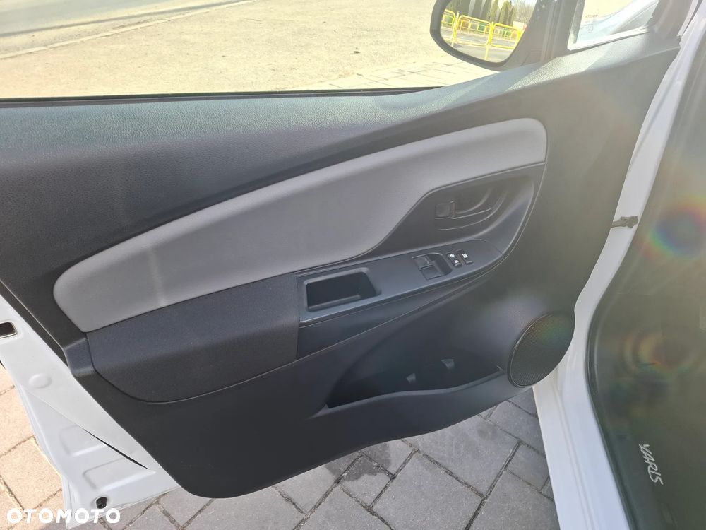Toyota Yaris - 32