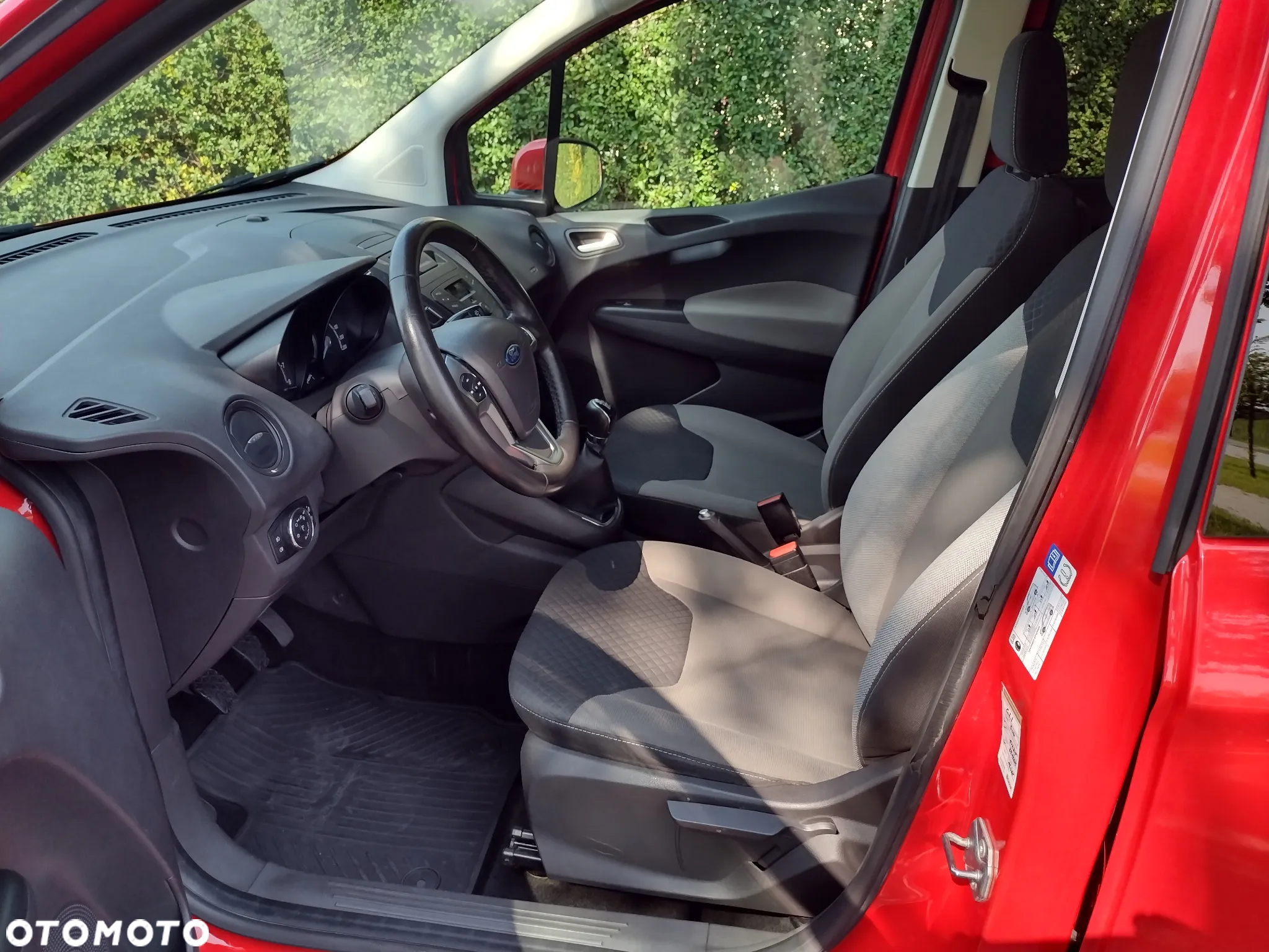 Ford Tourneo Courier 1.0 EcoBoost S&S Titanium - 12