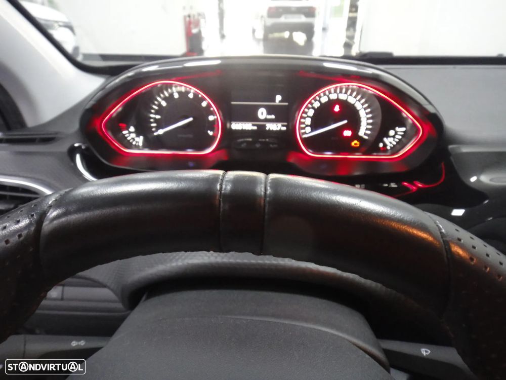 Peugeot 2008 1.2 PureTech GT Line EAT6 - 21