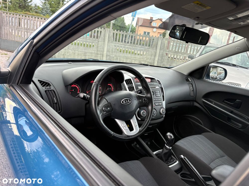 Kia Ceed - 39