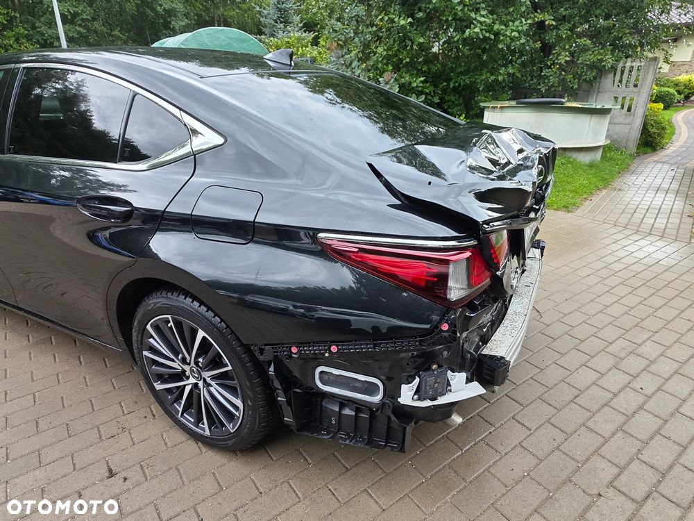Lexus ES 300h Business Edition - 8
