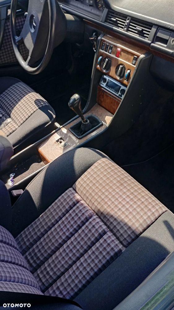 Mercedes-Benz W124 (1984-1993) - 12