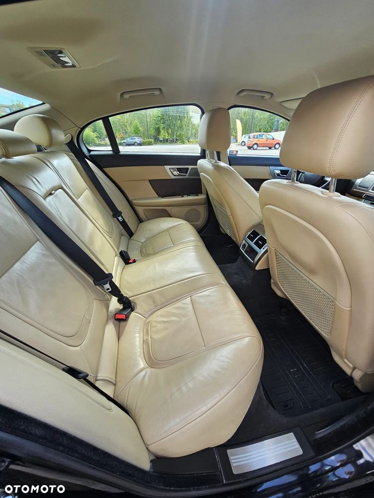 Jaguar XF 2.2 D Luxury - 14