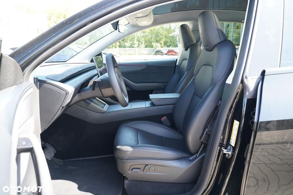 Tesla Y 83.1kWh Long Range RWD - 11