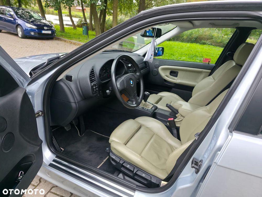 BMW Seria 3 320i - 15