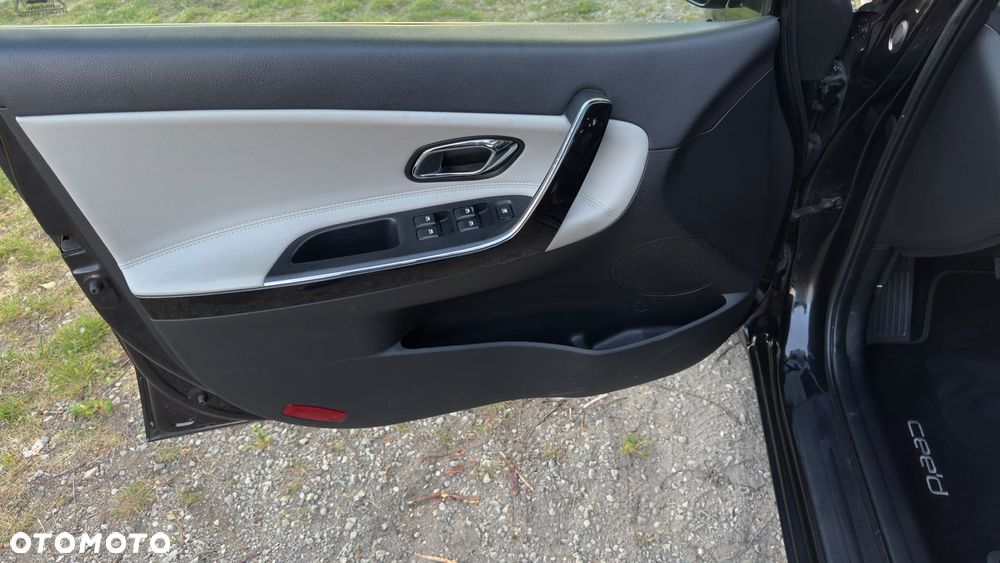 Kia Ceed - 11