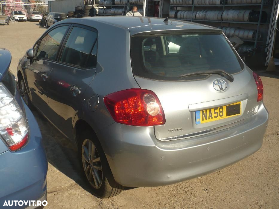 Dezmembrez Toyota Auris VVTI - 3