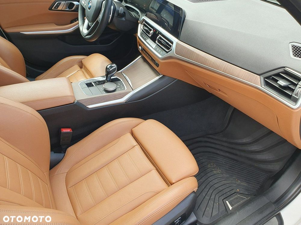 BMW Seria 3 330i xDrive - 18