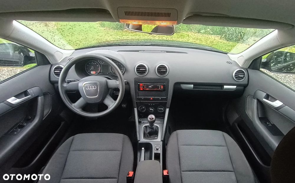 Audi A3 Sportback 1.6 Ambiente - 16