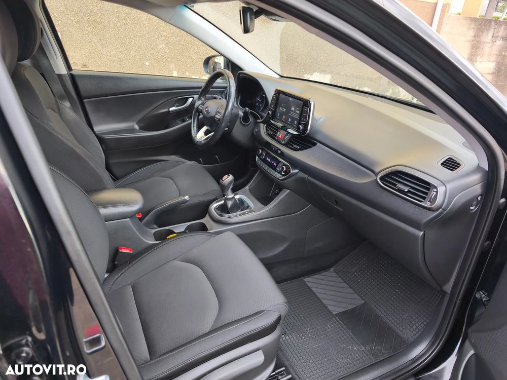 Hyundai i30 Kombi 1.6 CRDI Premium - 8