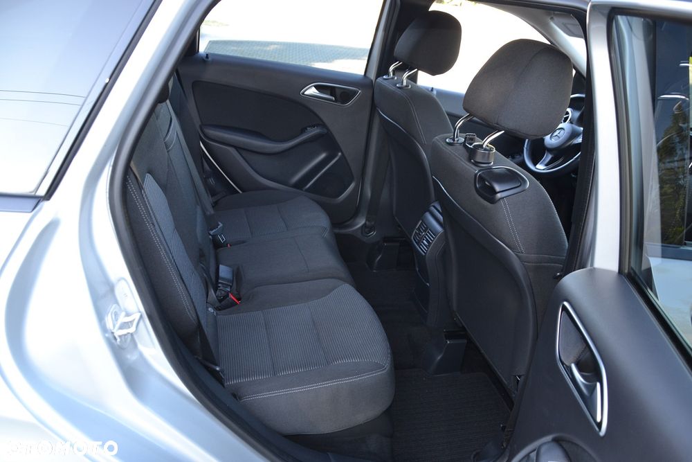 Mercedes-Benz Klasa B 200 7G-DCT UrbanStyle Edition - 27