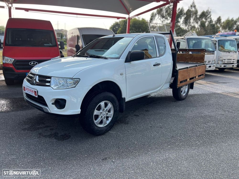 Mitsubishi L200 2.5 DI-D Club Invite AC 3L 4WD - 2