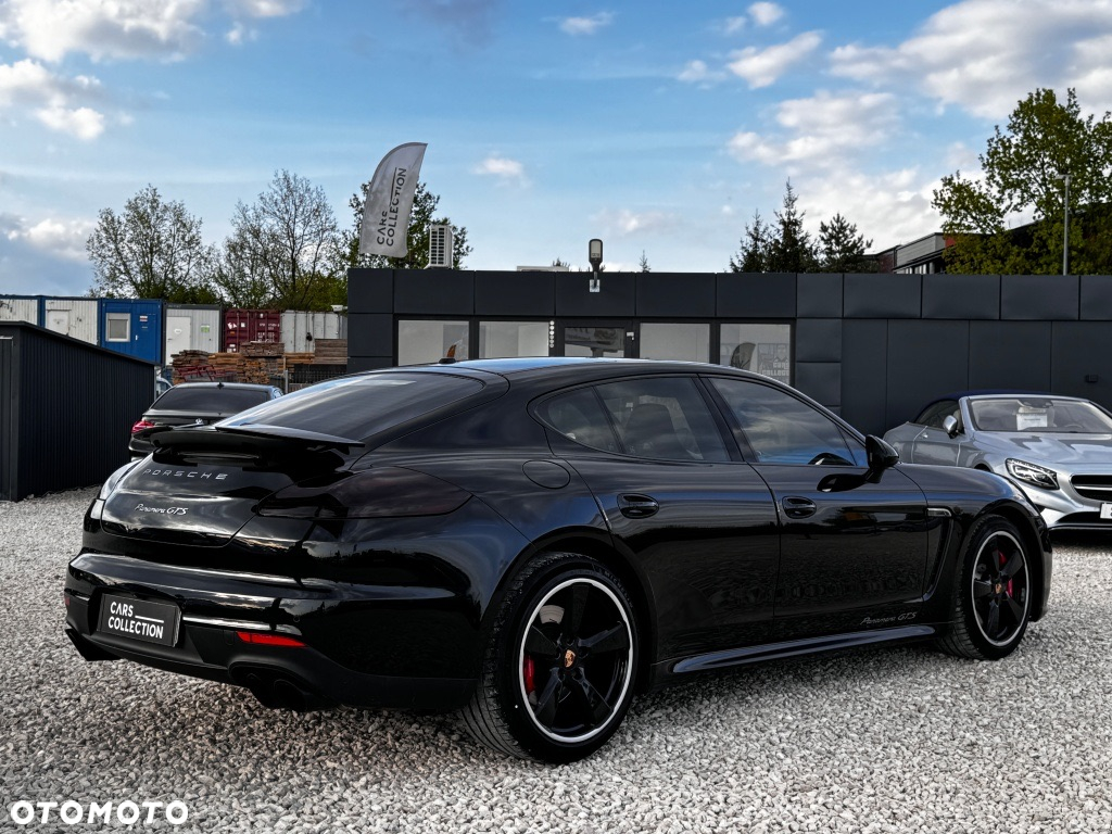 Porsche Panamera GTS PDK - 4