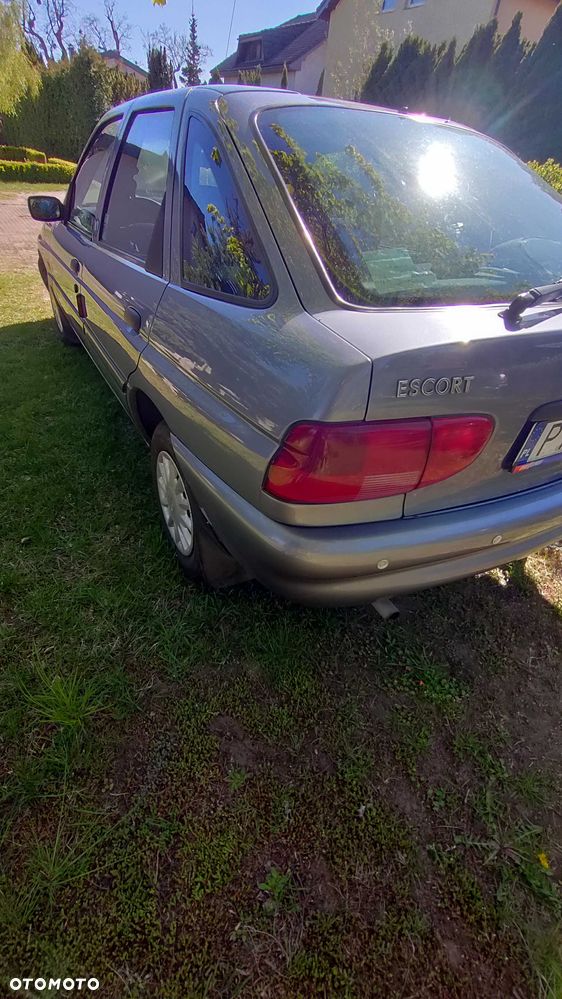 Ford Escort 1.6 CL - 5