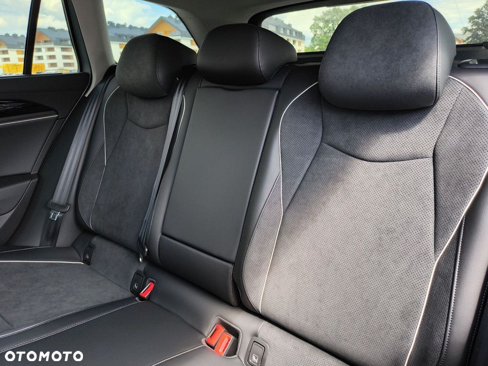 Volkswagen Passat Variant 2.0 TSI Business Plus DSG - 17