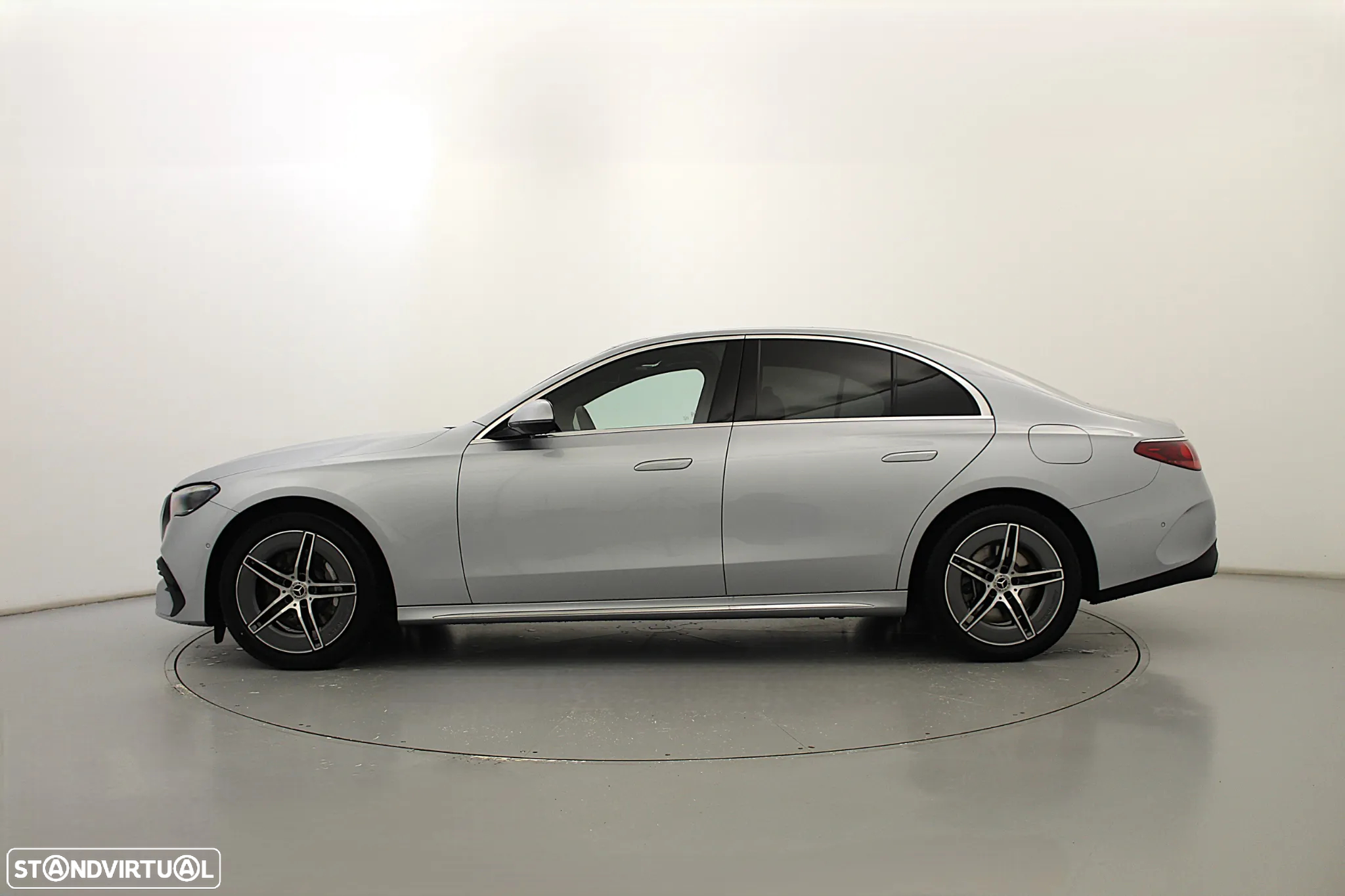 Mercedes-Benz E 300 Standard - 12