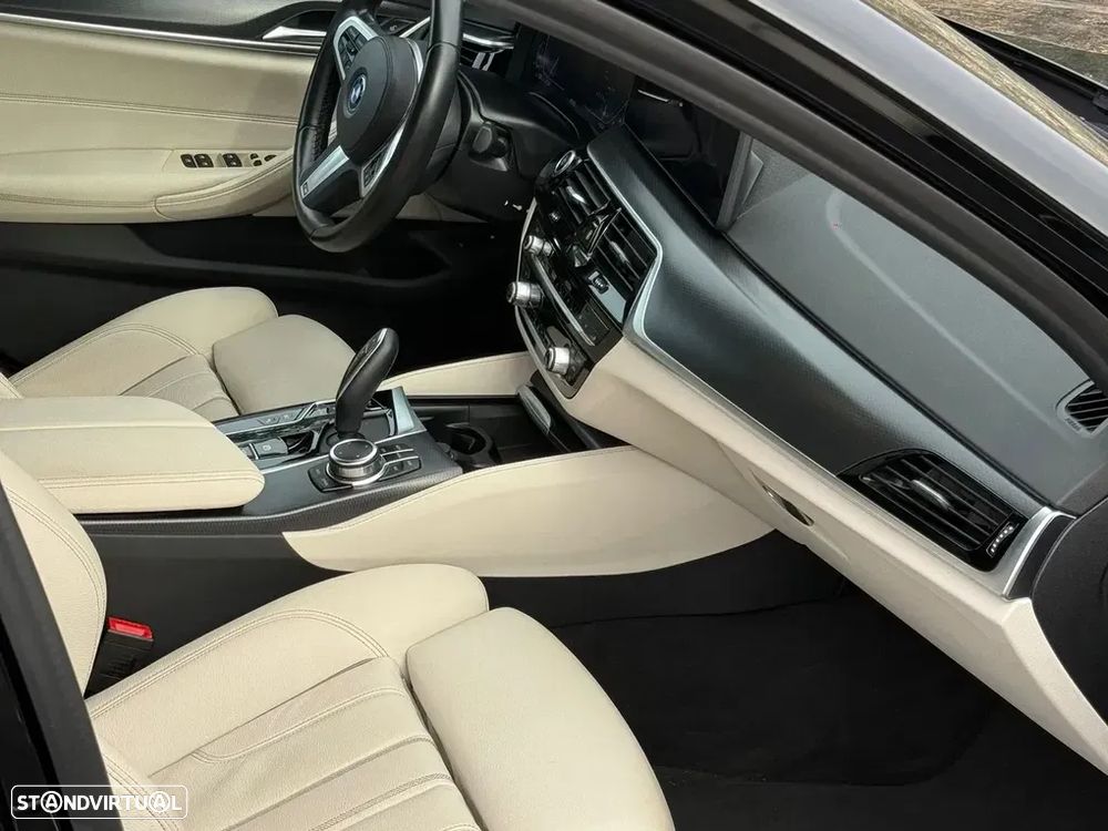 BMW 530 e Pack M - 12