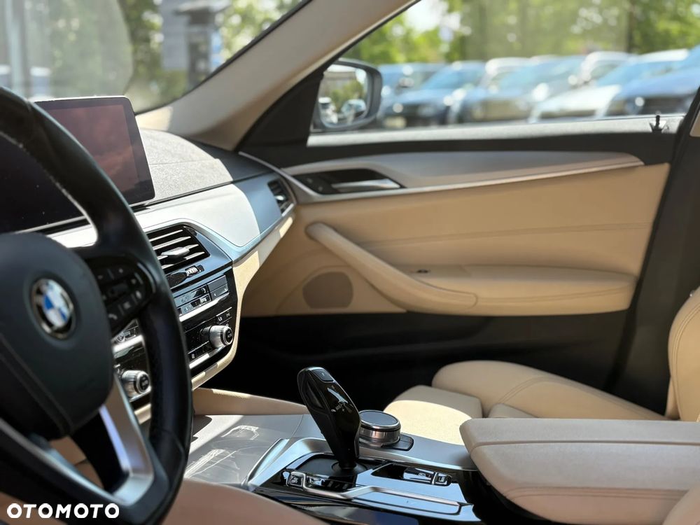 BMW Seria 5 520d xDrive Luxury Line sport - 19