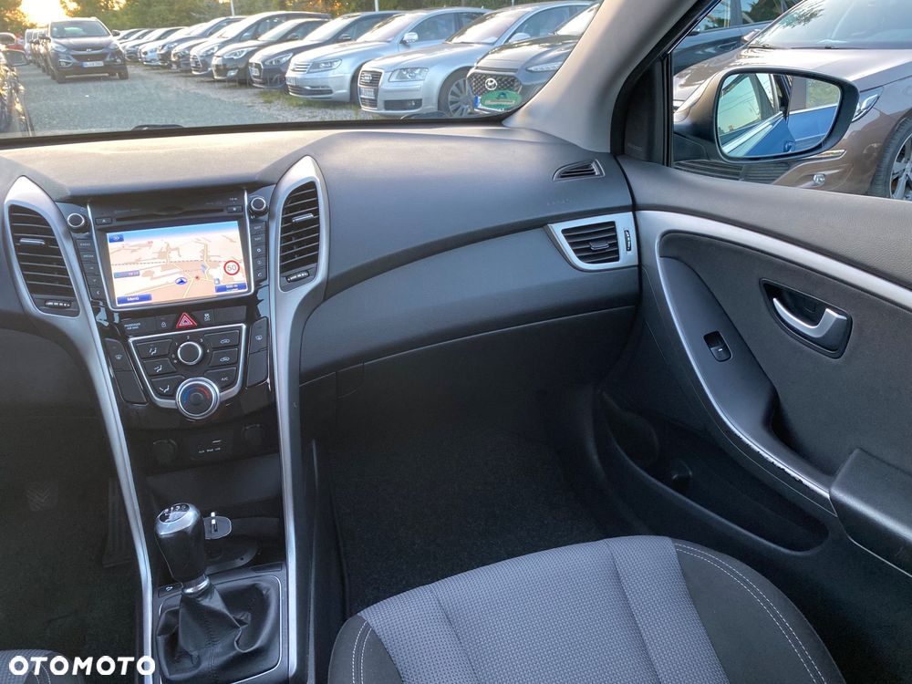 Hyundai i30 blue Kombi 1.4 YES Gold - 32