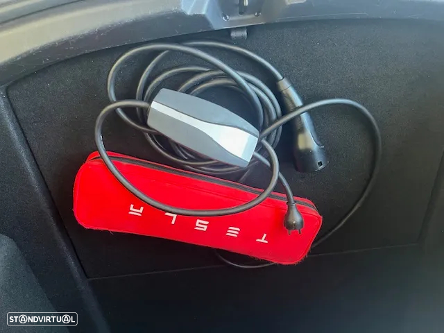 Tesla Model 3 - 8