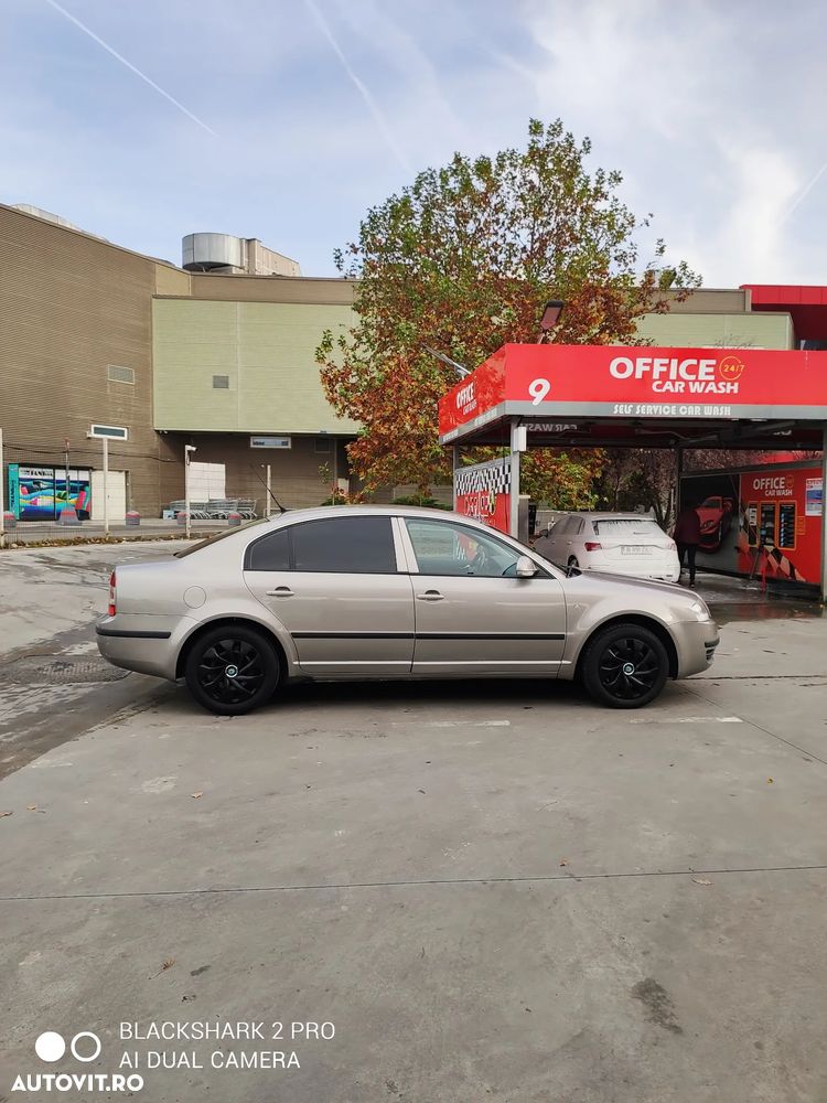 Skoda Superb 1,9 TDI Exclusive - 4