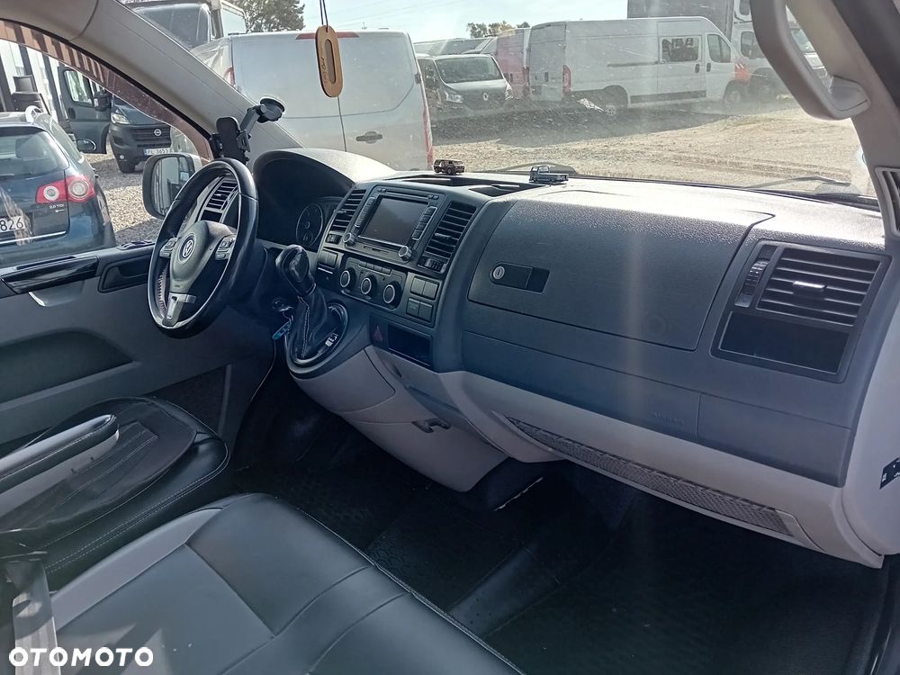 Volkswagen Caravelle - 16