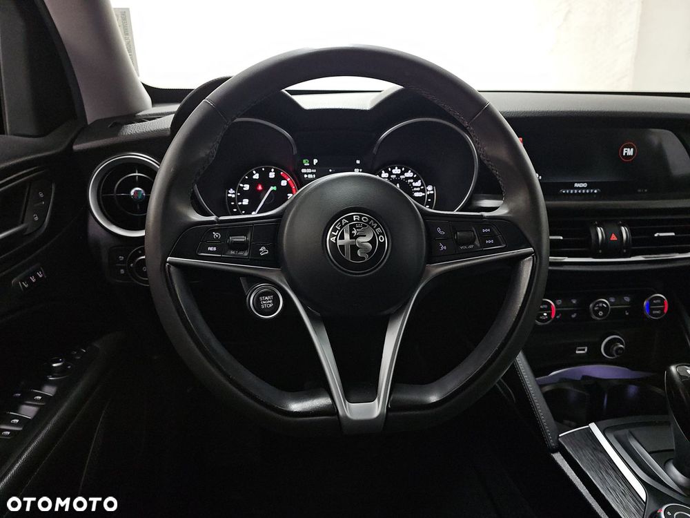 Alfa Romeo Stelvio 2.0 Turbo 16V AT8-Q4 Ti - 9