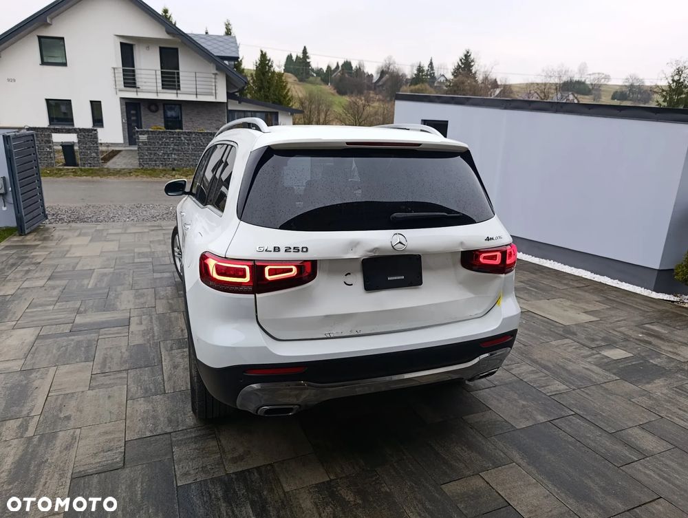Mercedes-Benz GLB 250 4Matic 8G-DCT Style - 4