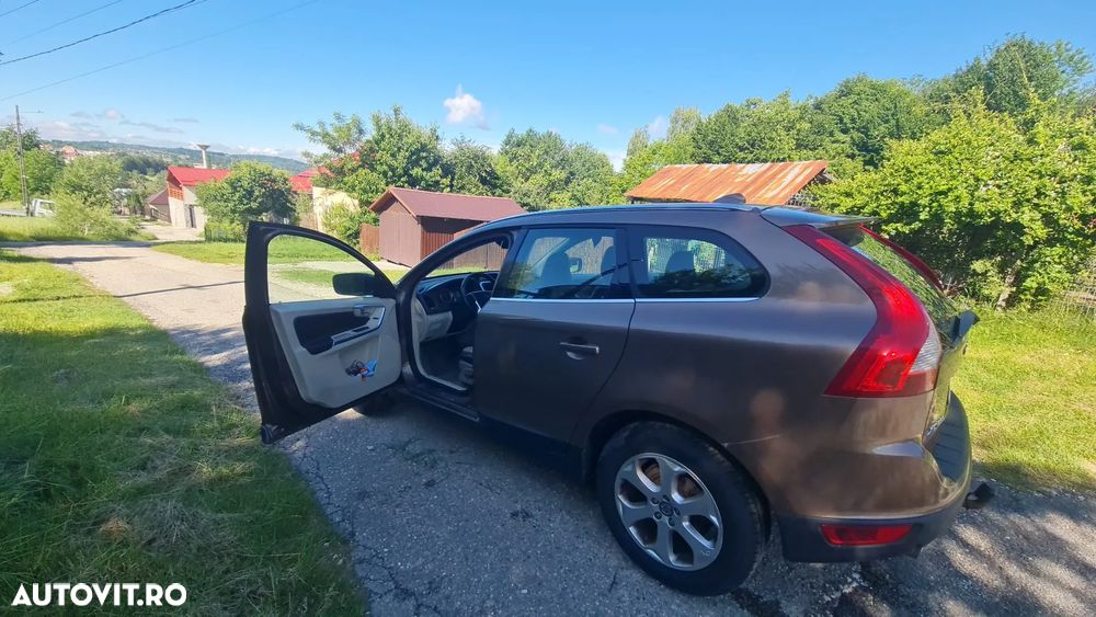 Volvo XC 60 D5 AWD A6 Basic - 3