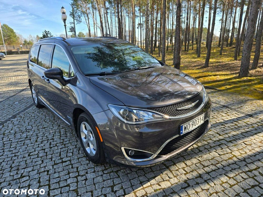 Chrysler Pacifica - 8