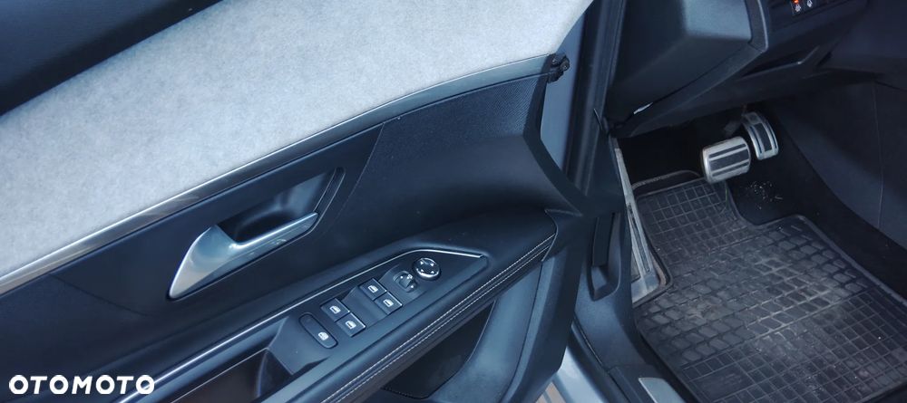 Peugeot 5008 PureTech 130 EAT8 Stop & Start GT - 10
