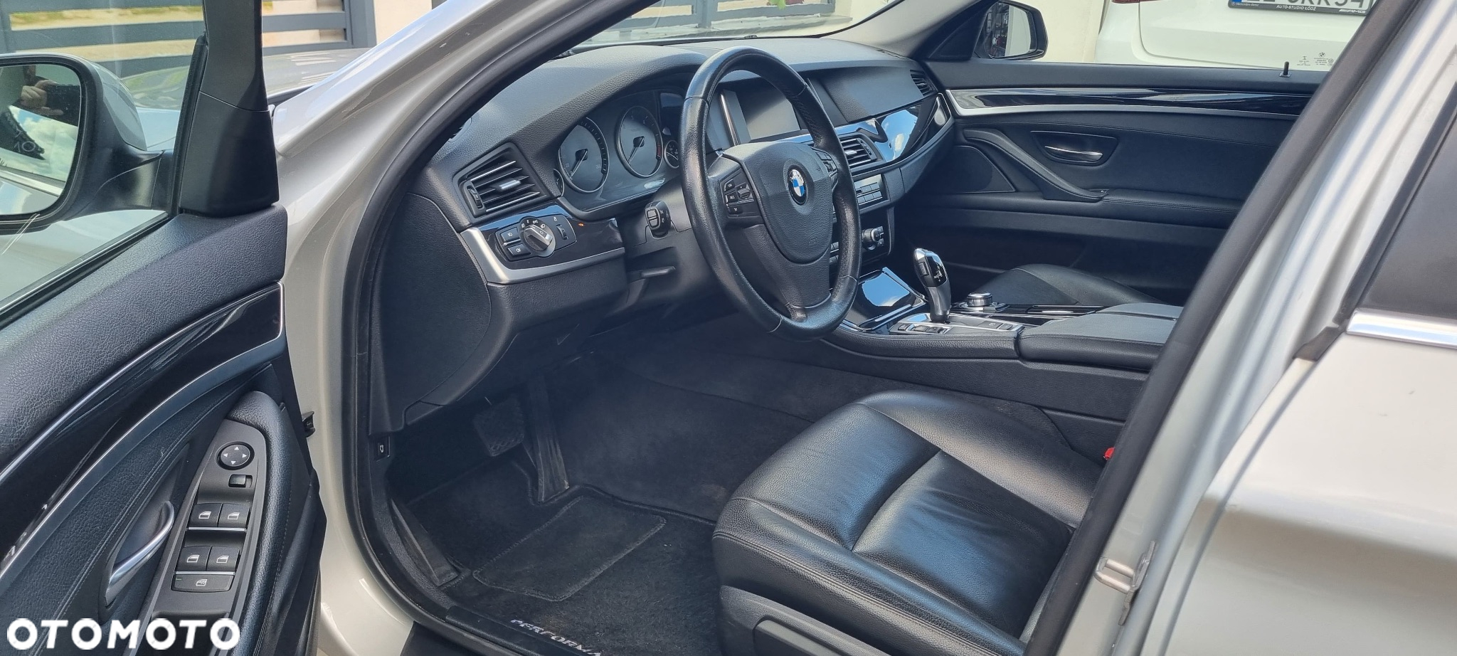 BMW Seria 5 525d xDrive - 11
