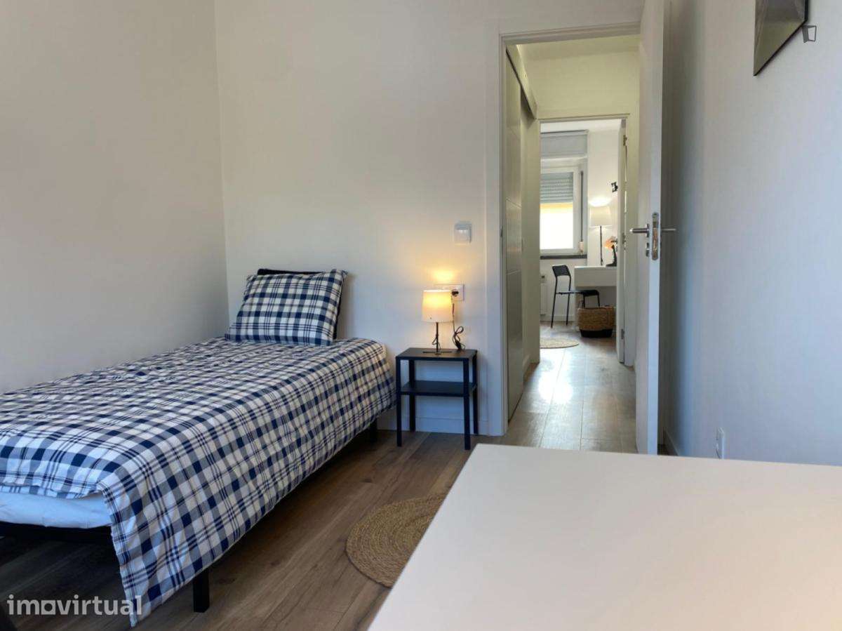 Quarto - localizado em Benfica Lisbon - Grande imagem: 5/24