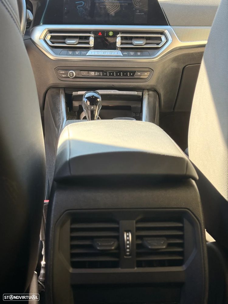 BMW 330 e Pack Desportivo M Auto - 22