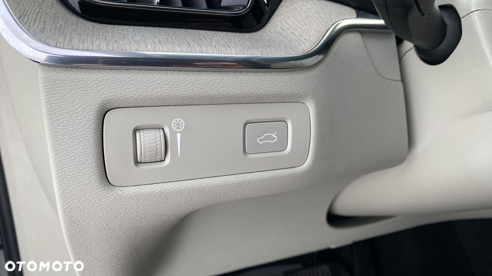 Volvo XC 60 D4 AWD Inscription - 25