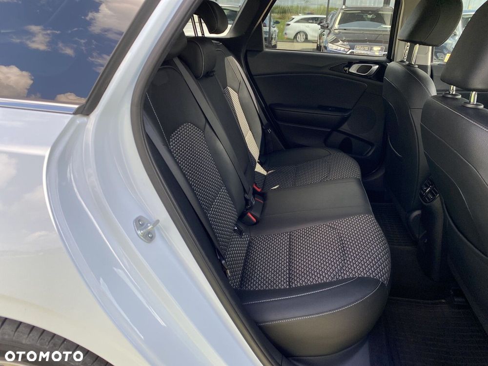 Kia Ceed - 16